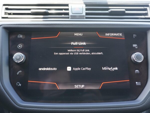 Apple Carplay/Android Auto Apple Carplay/Android Auto