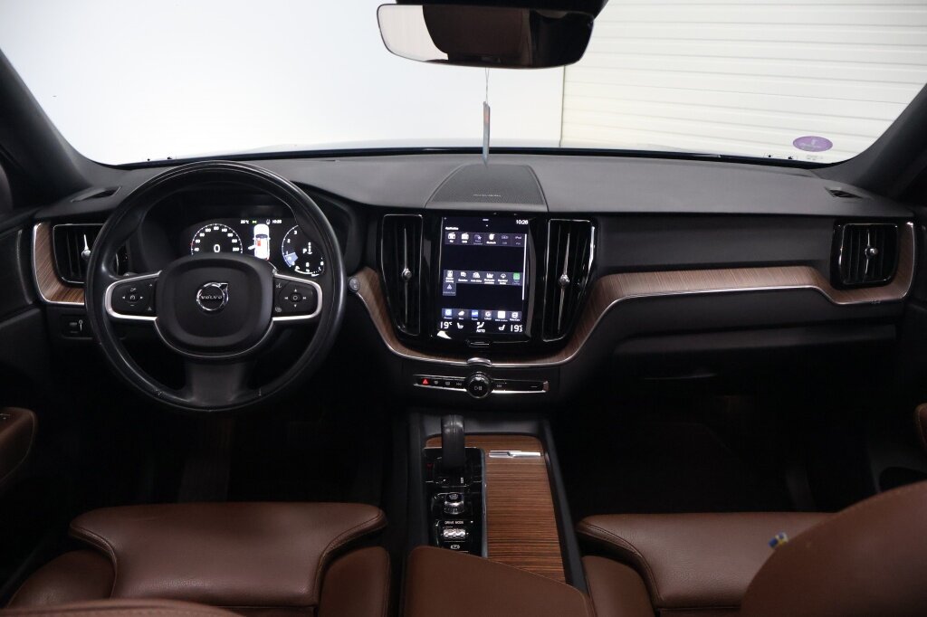 Volvo XC60 2.0 B5 Momentum Exclusive | Trekhaak | Panoramadak | Leder - Afbeelding 2