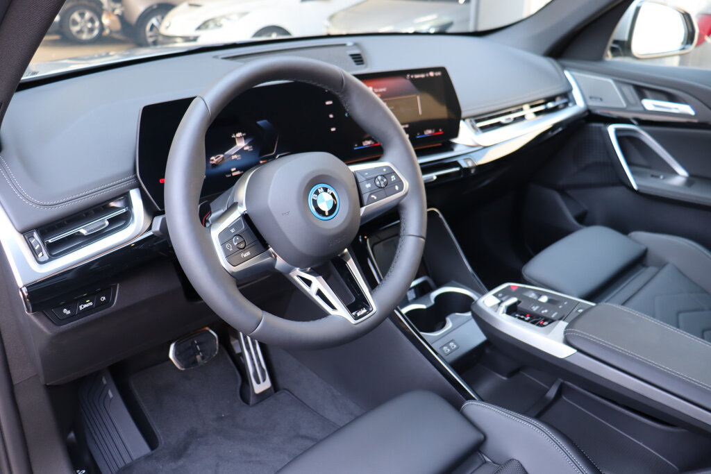 BMW iX1 15