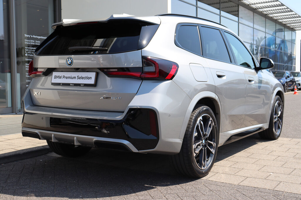 BMW X1 8