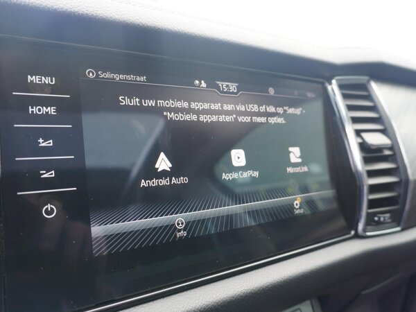 Apple Carplay/Android Auto Apple Carplay/Android Auto
