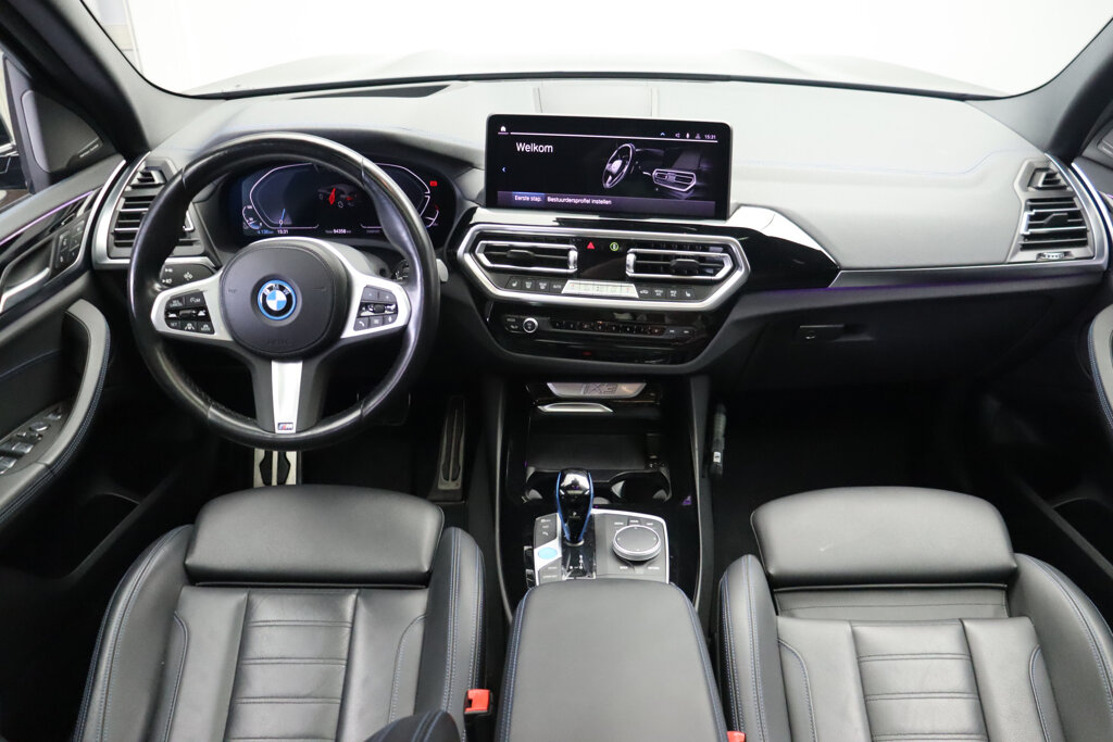 BMW iX3 4