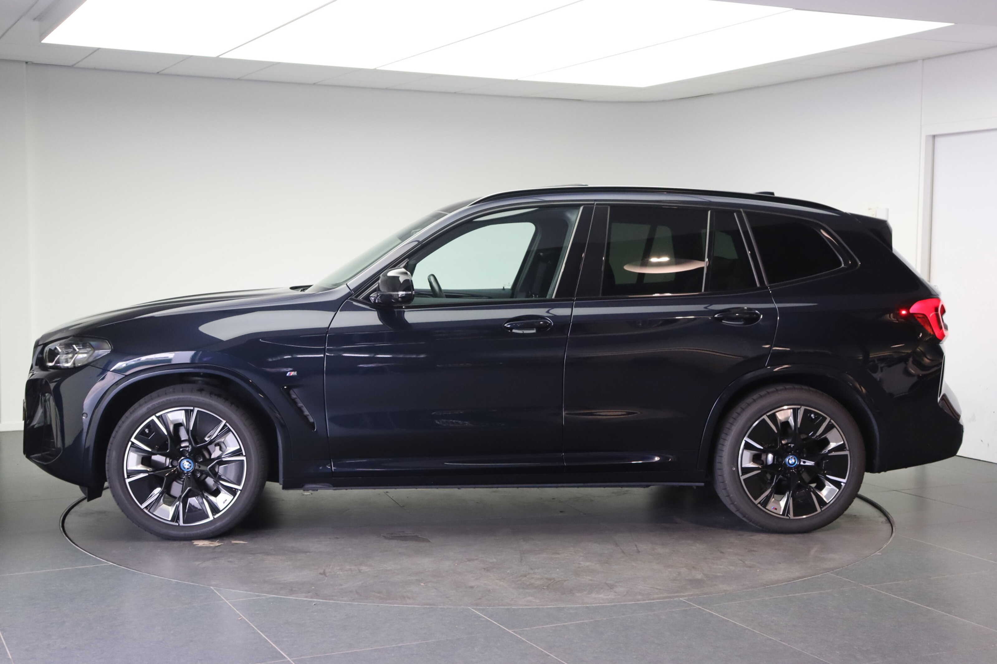 BMW iX3 6