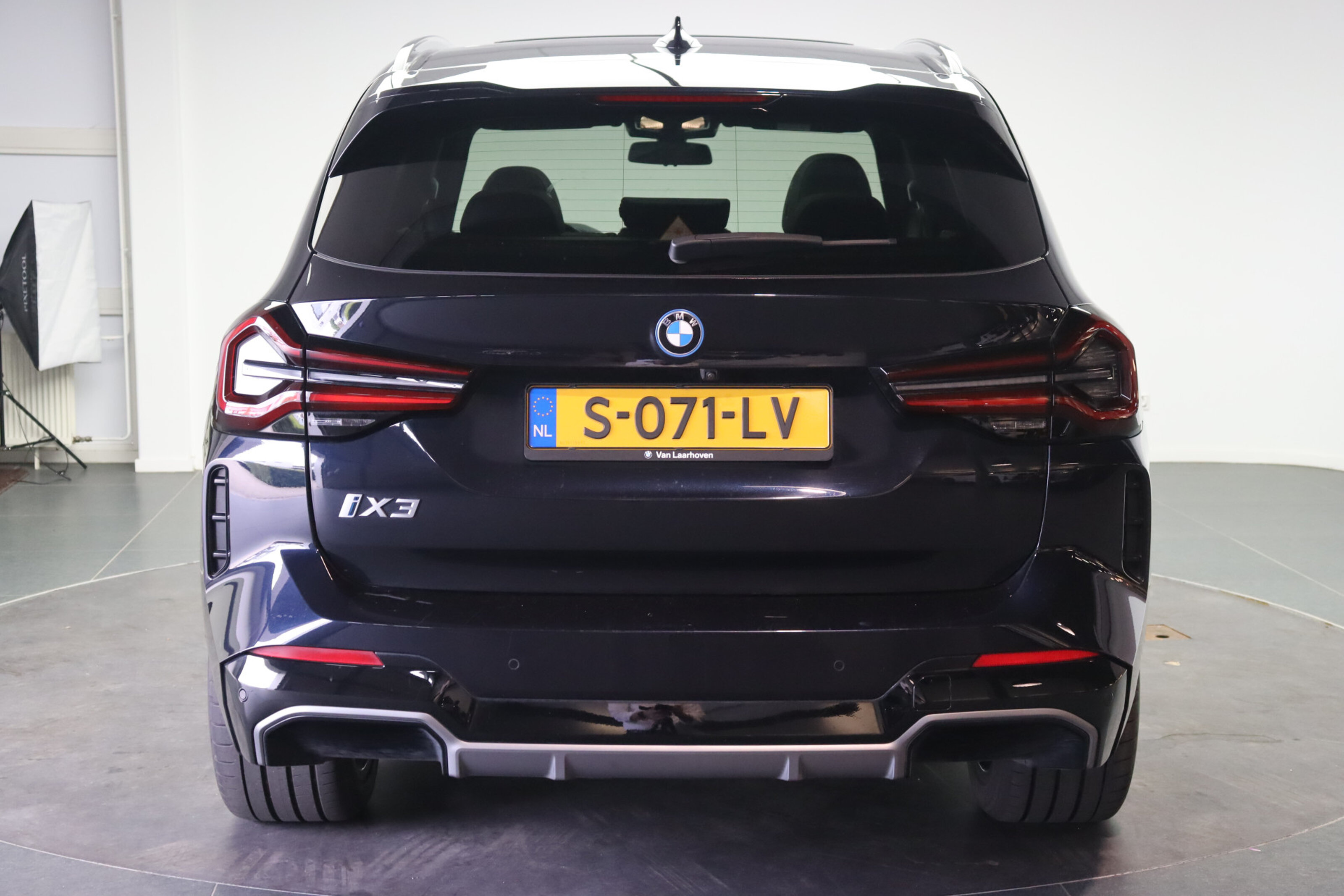 BMW iX3 7