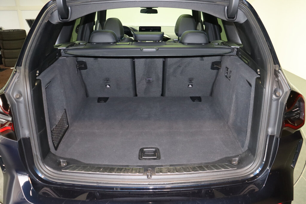 BMW iX3 8