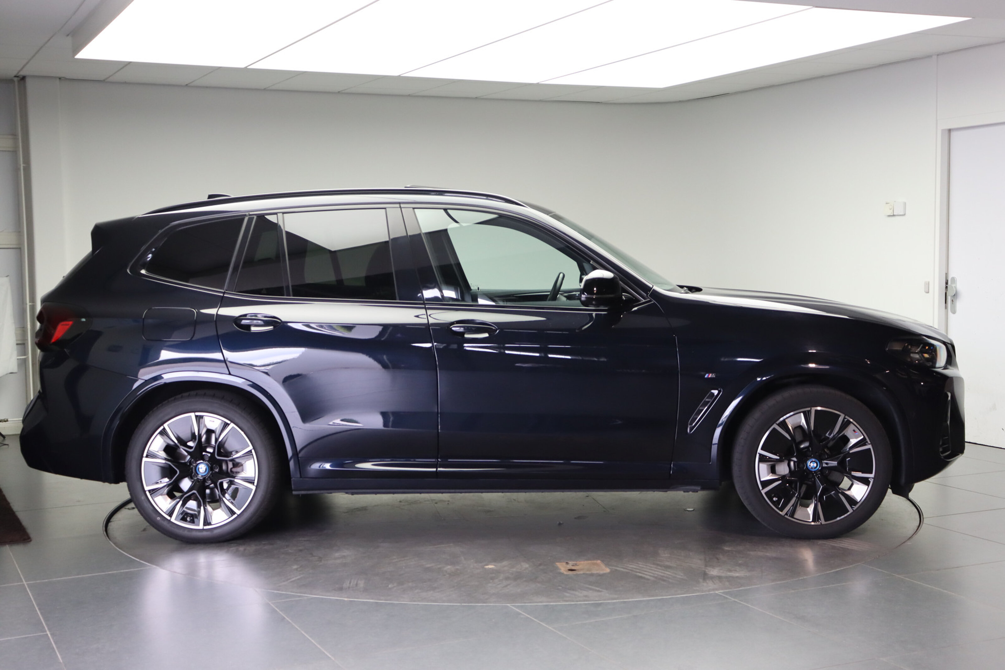BMW iX3 9