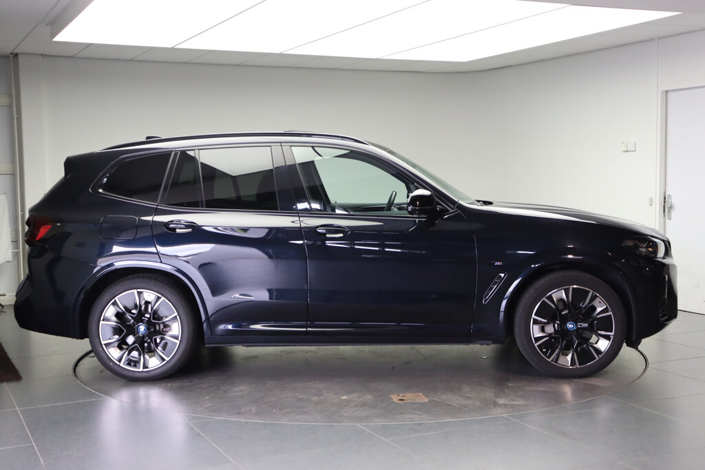 BMW iX3 9