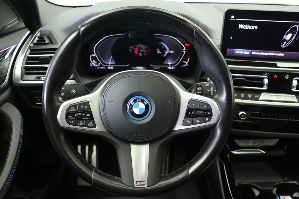 BMW iX3 12