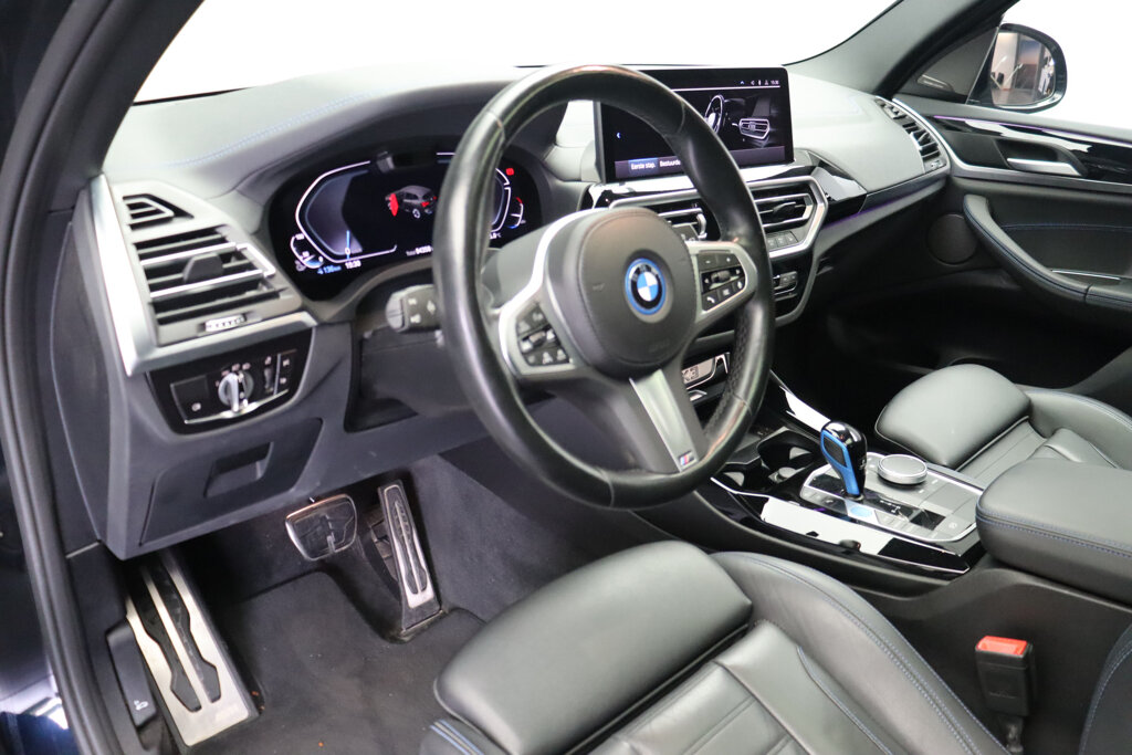 BMW iX3 13
