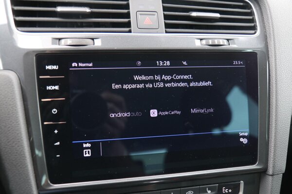 Apple Carplay/Android Auto Apple Carplay/Android Auto