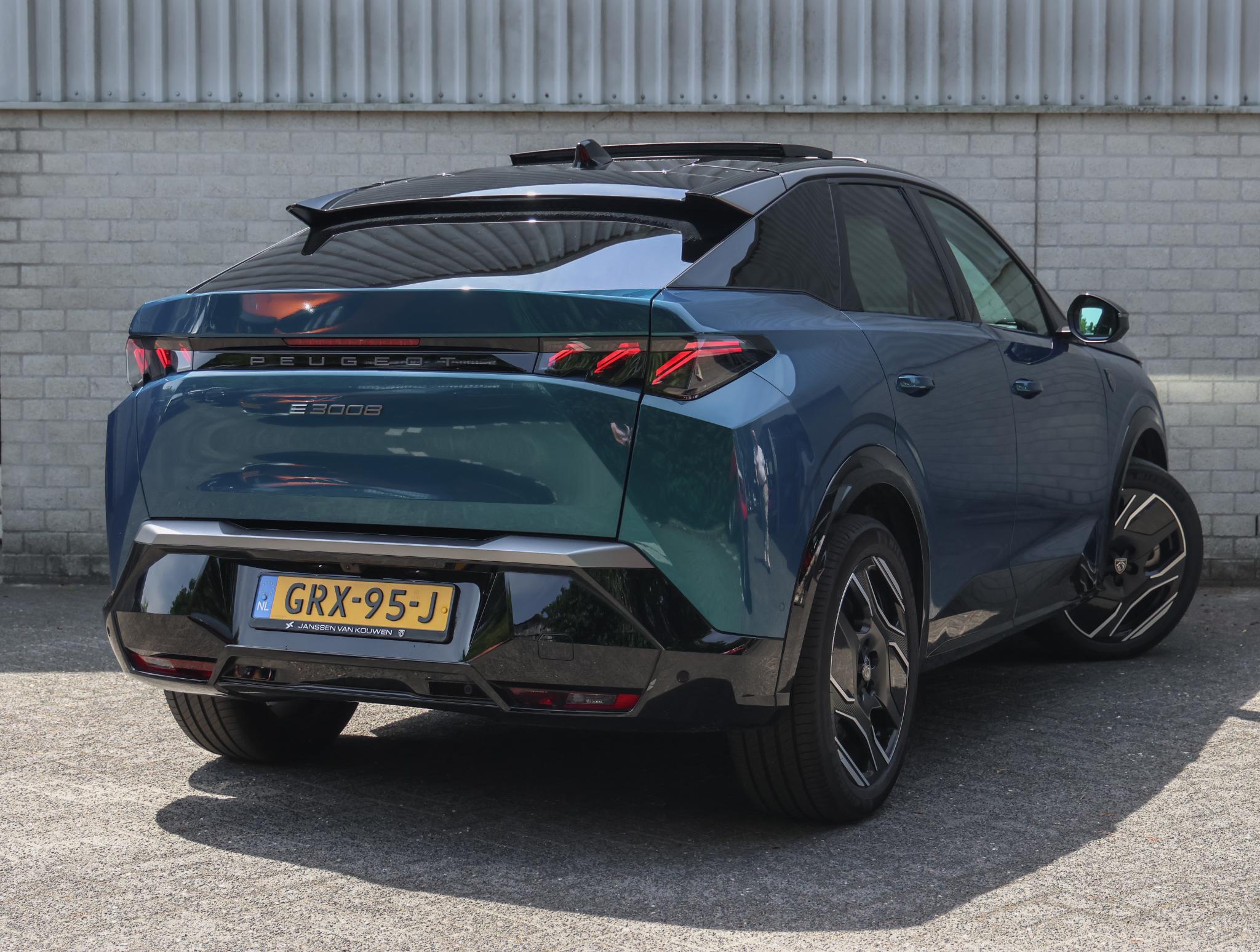 Peugeot e-3008