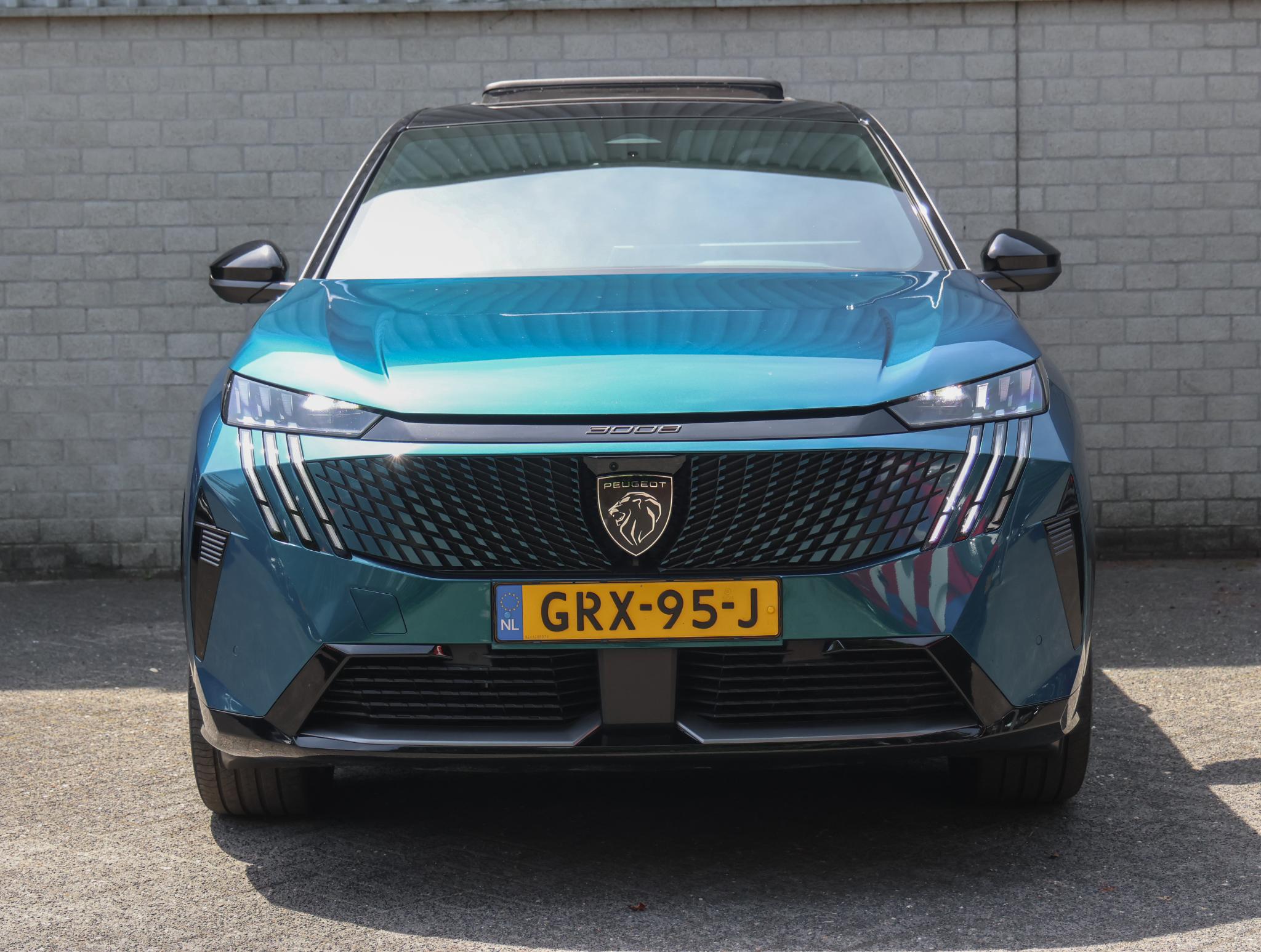 Peugeot e-3008