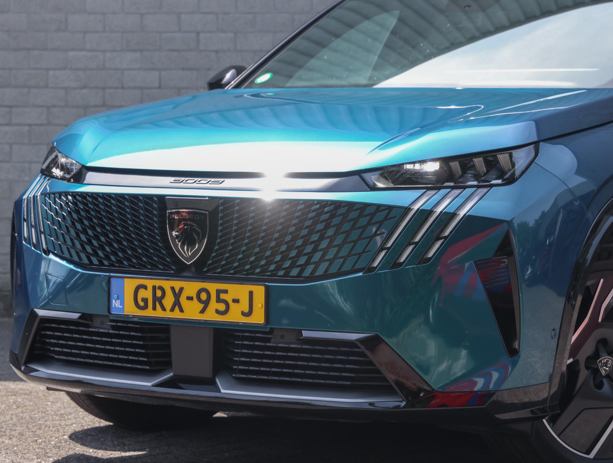 Peugeot e-3008