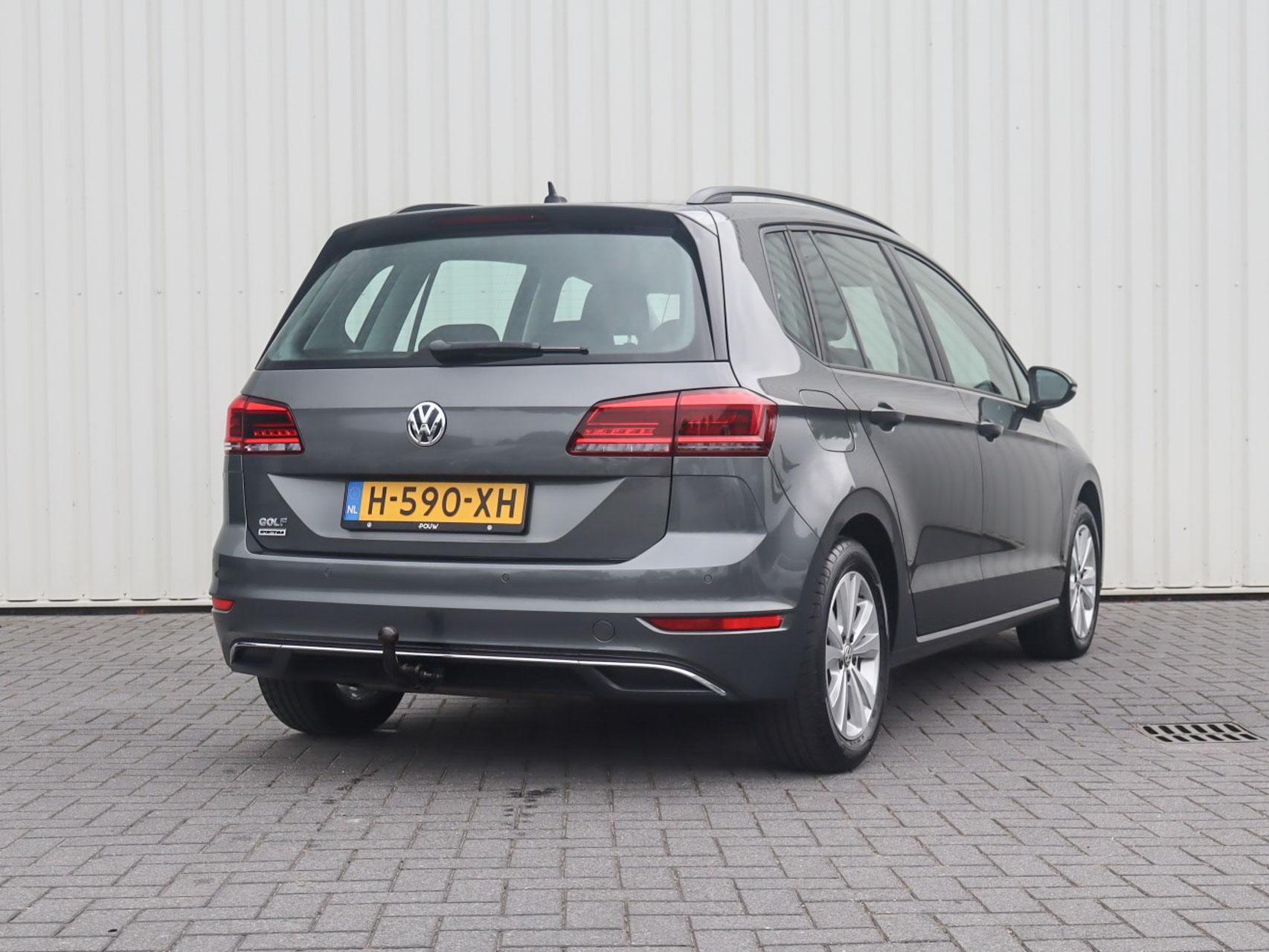 Volkswagen Golf SportsVan