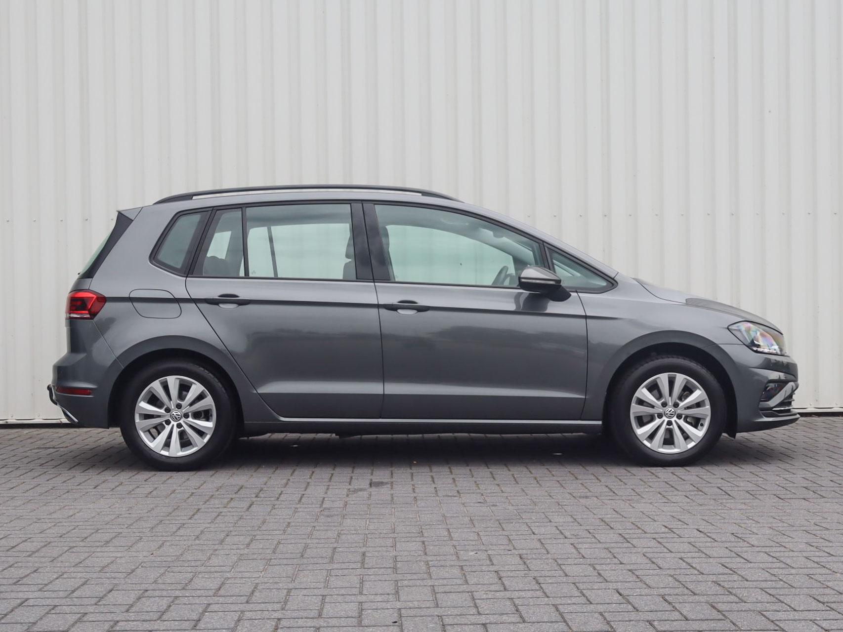 Volkswagen Golf SportsVan