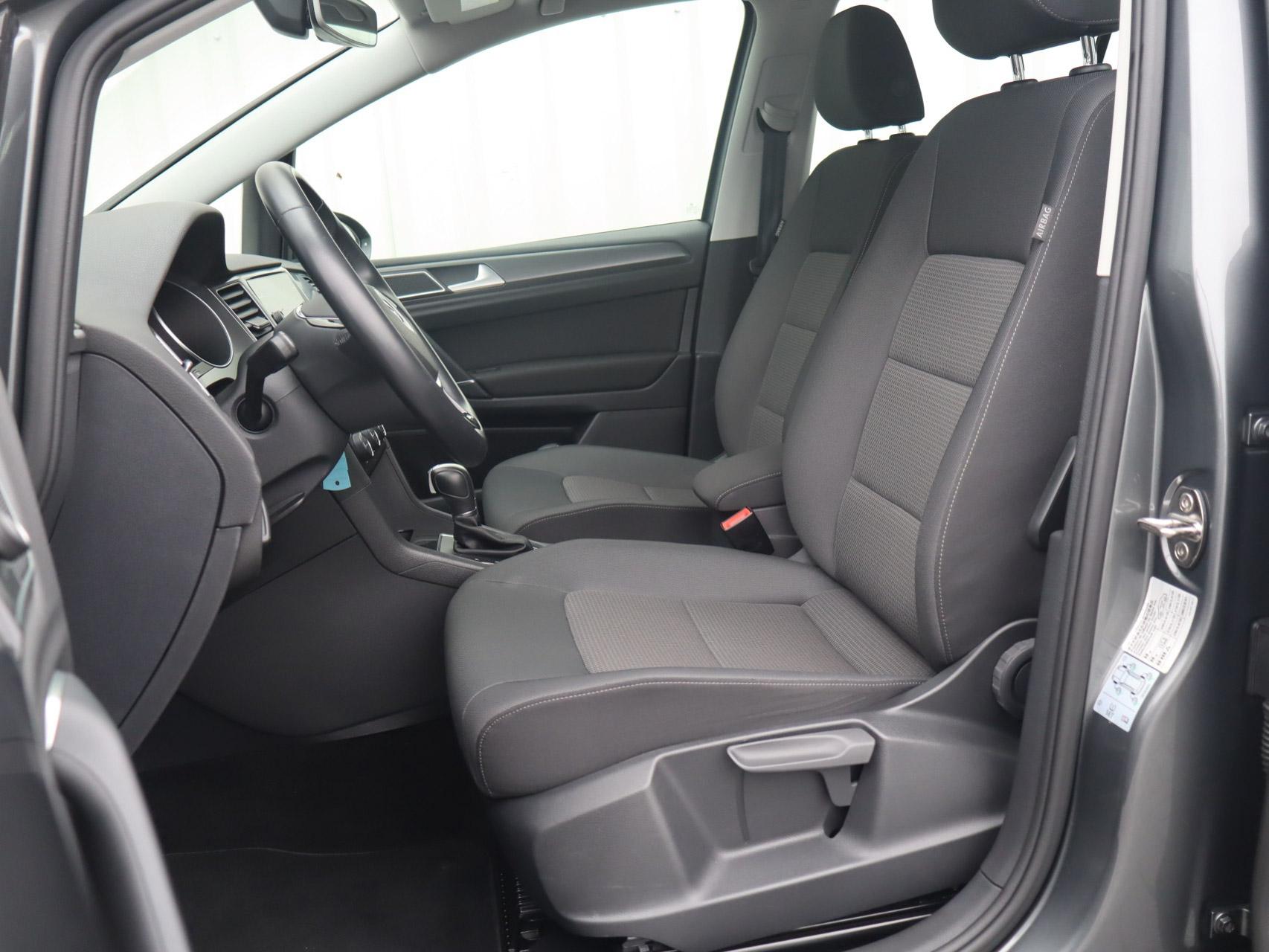 Volkswagen Golf SportsVan