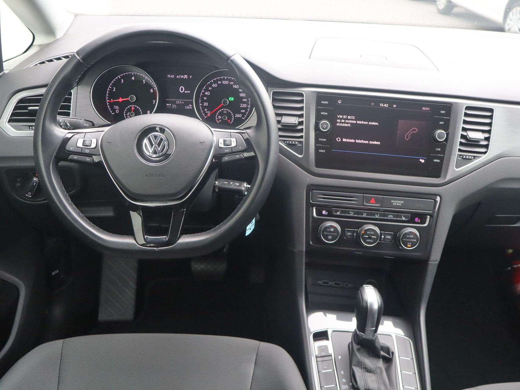 Volkswagen Golf SportsVan