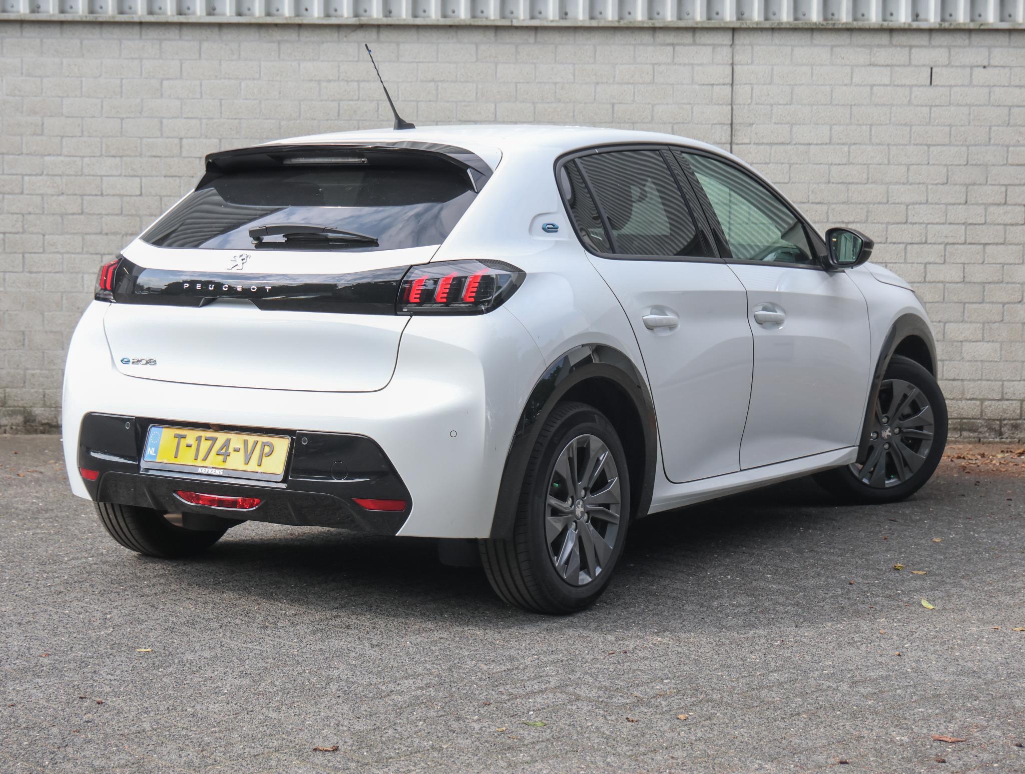 Peugeot e-208