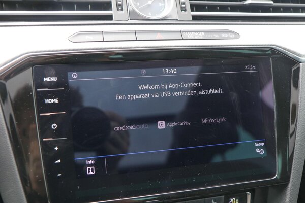 Apple Carplay/Android Auto Apple Carplay/Android Auto