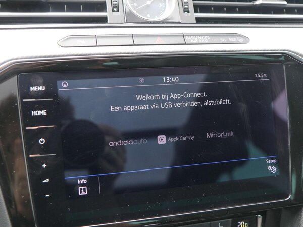 Apple Carplay/Android Auto Apple Carplay/Android Auto