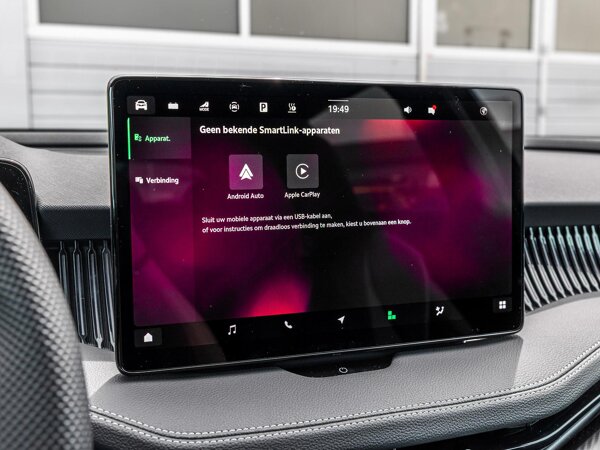 Apple Carplay/Android Auto Apple Carplay/Android Auto