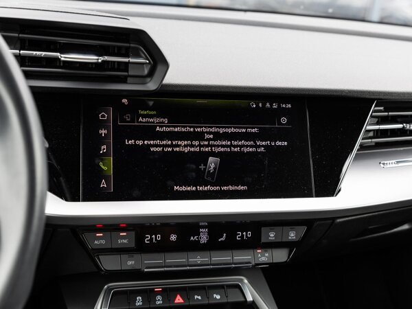 Apple Carplay/Android Auto Apple Carplay/Android Auto