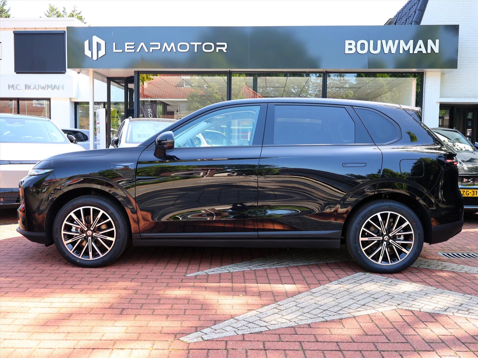 Leapmotor B10 Hybrid EV 18,8 kWh 218PK Automaat Design NIEUW, Rijklaarprijs | Stoelventilatie | Stoelverwarming | Panoramadak | Navigatie - Afbeelding 3