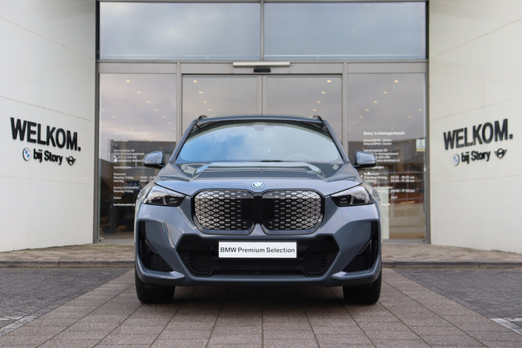 BMW iX1 3
