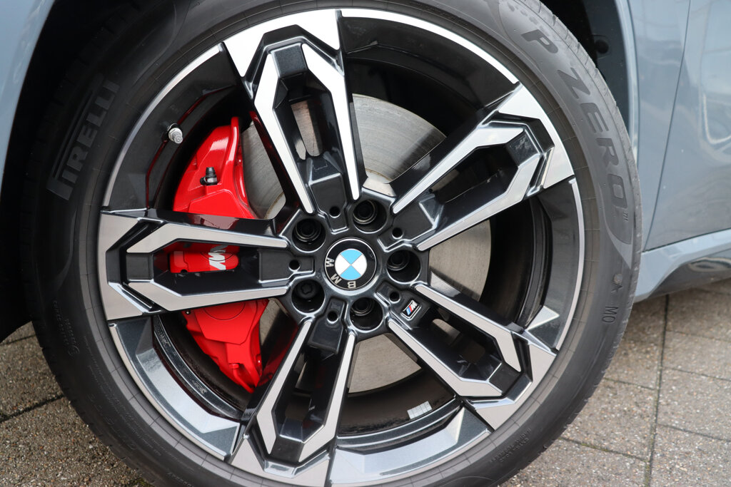 BMW iX1 10