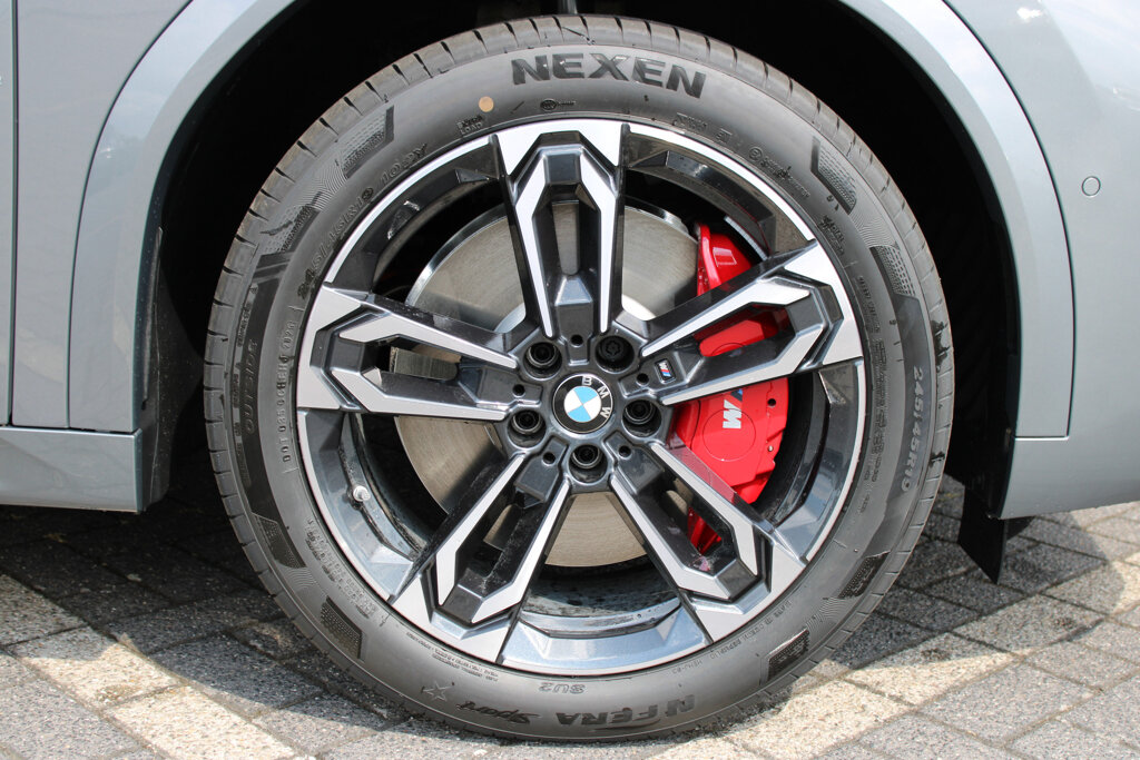 BMW iX2 8