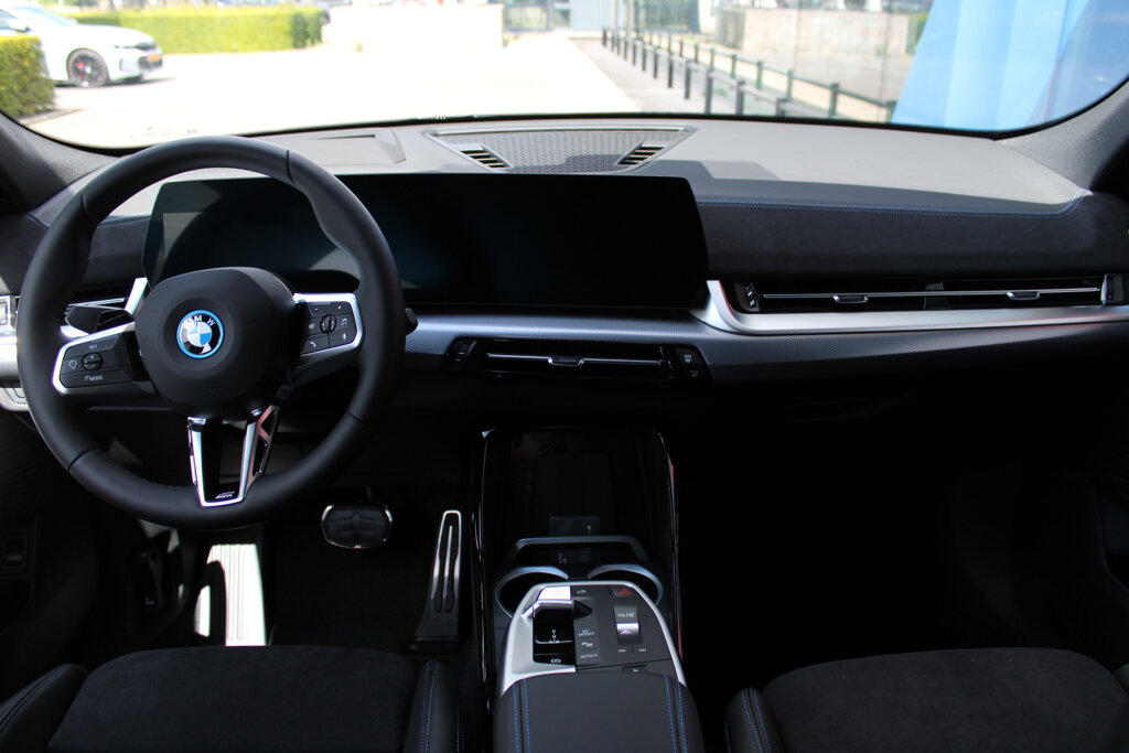 BMW iX2 10