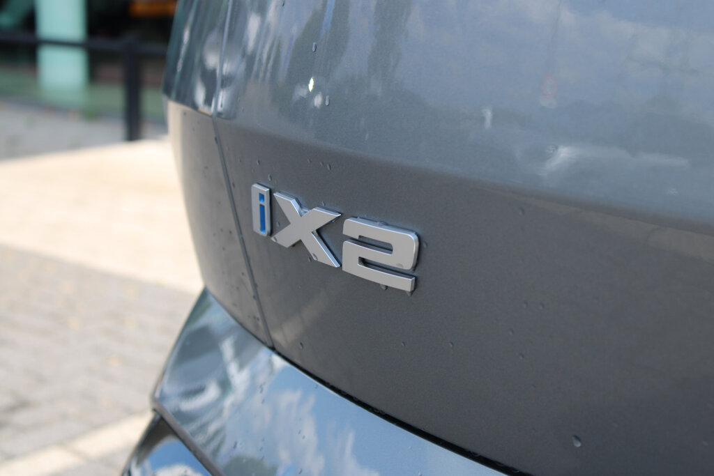 BMW iX2 11