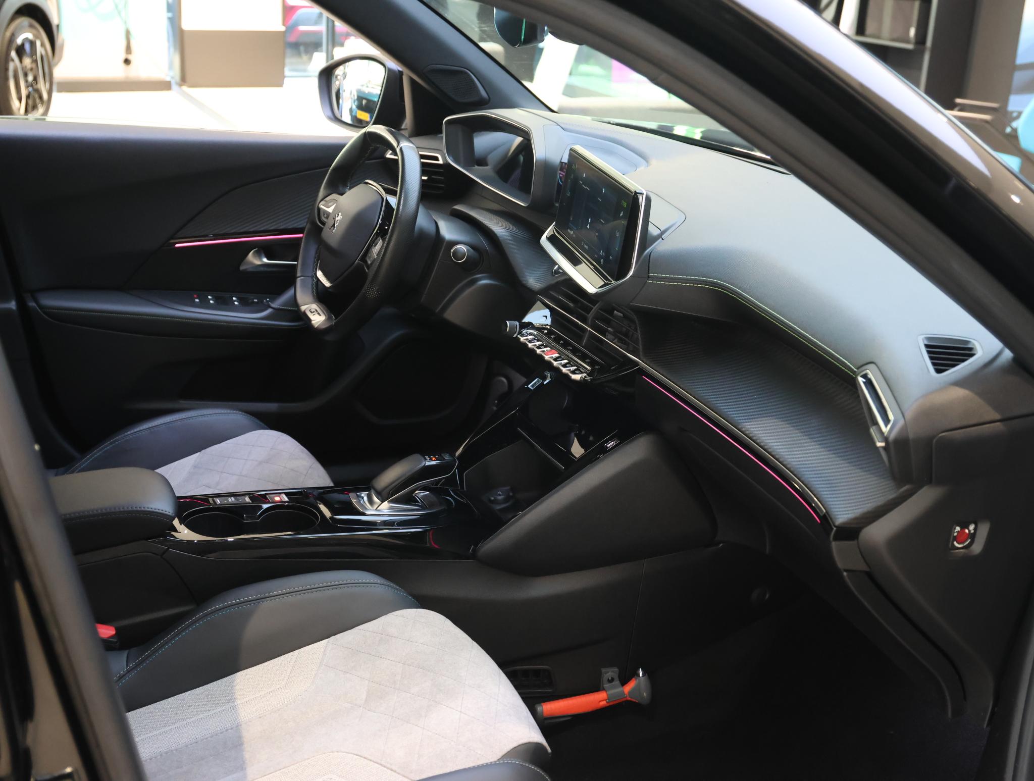Peugeot e-2008