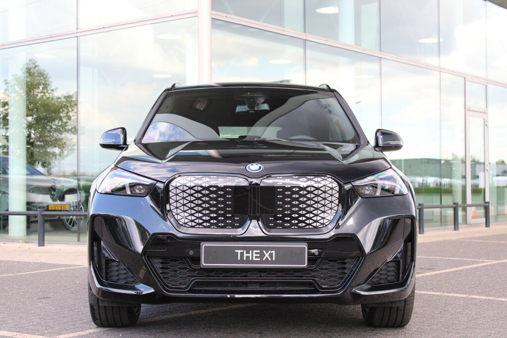 BMW iX1 4