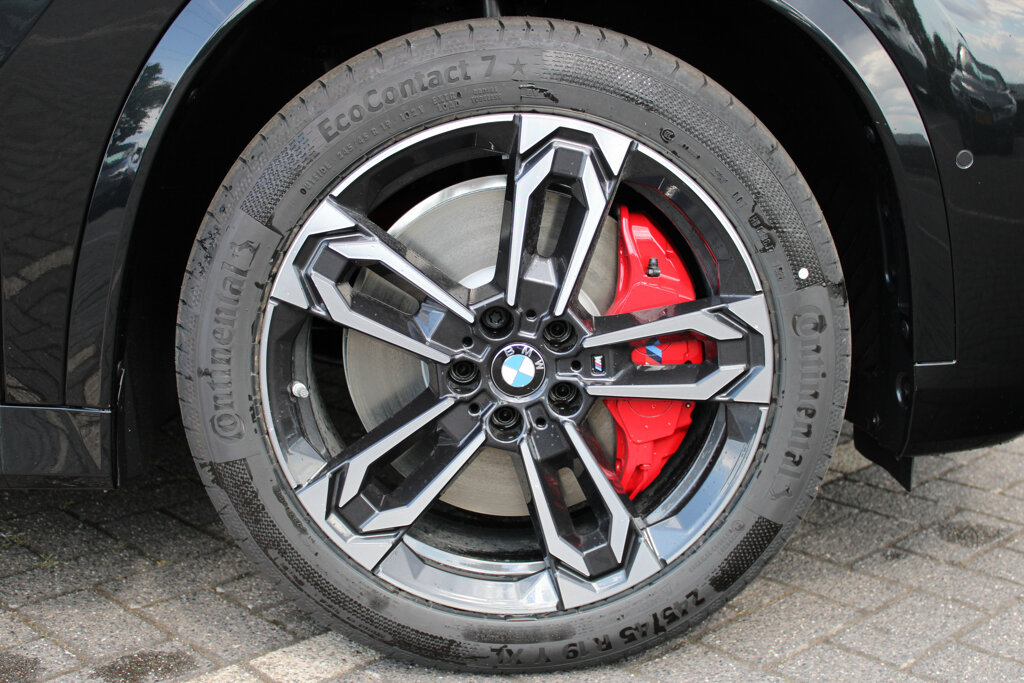 BMW iX1 8