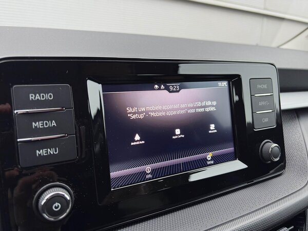 Apple Carplay/Android Auto Apple Carplay/Android Auto