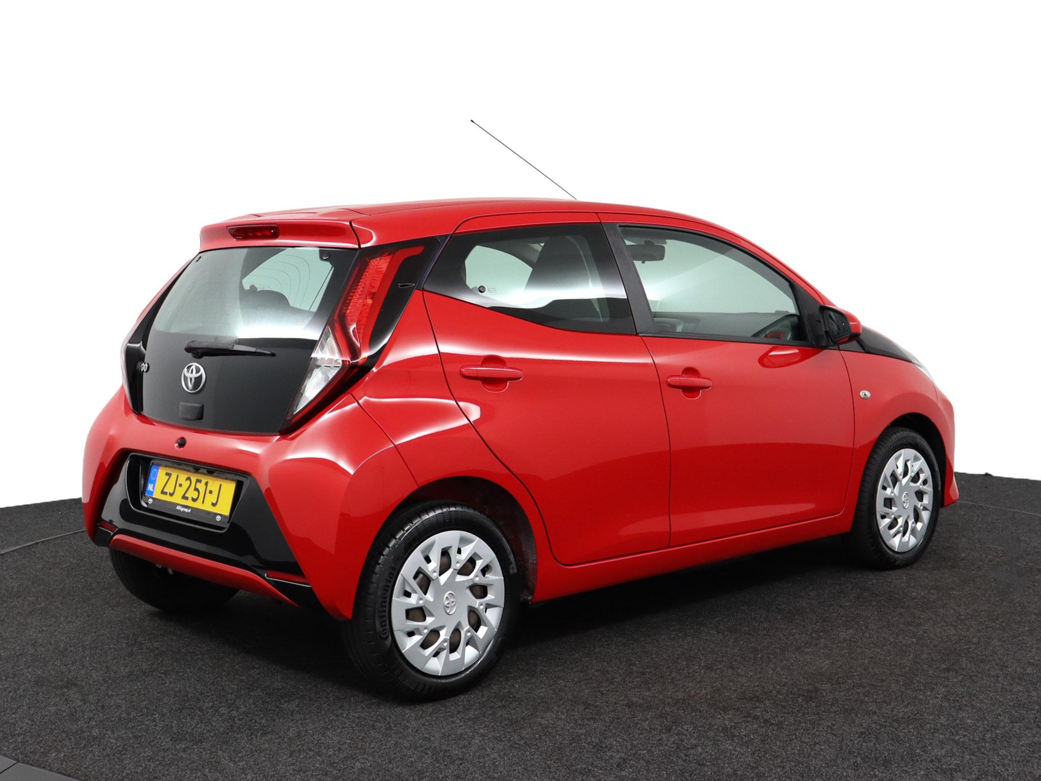 Toyota Aygo 1.0 VVT-i x-play limited - Afbeelding 2