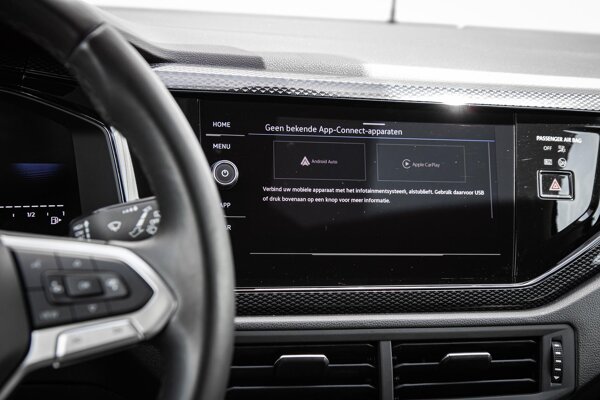 Apple Carplay/Android Auto Apple Carplay/Android Auto