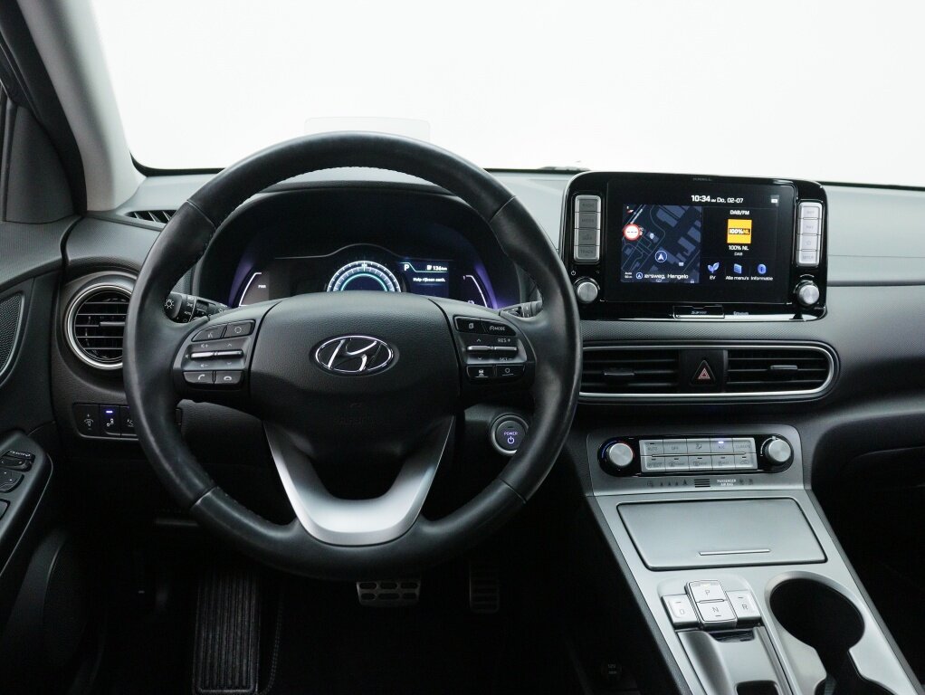 Hyundai Kona EV Premium 64 kWh | Stoelverwarming | Stoelventilatie | Navigati - Afbeelding 3