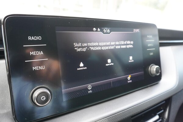 Apple Carplay/Android Auto Apple Carplay/Android Auto