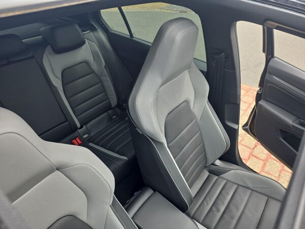 Apple Carplay/Android Auto Apple Carplay/Android Auto