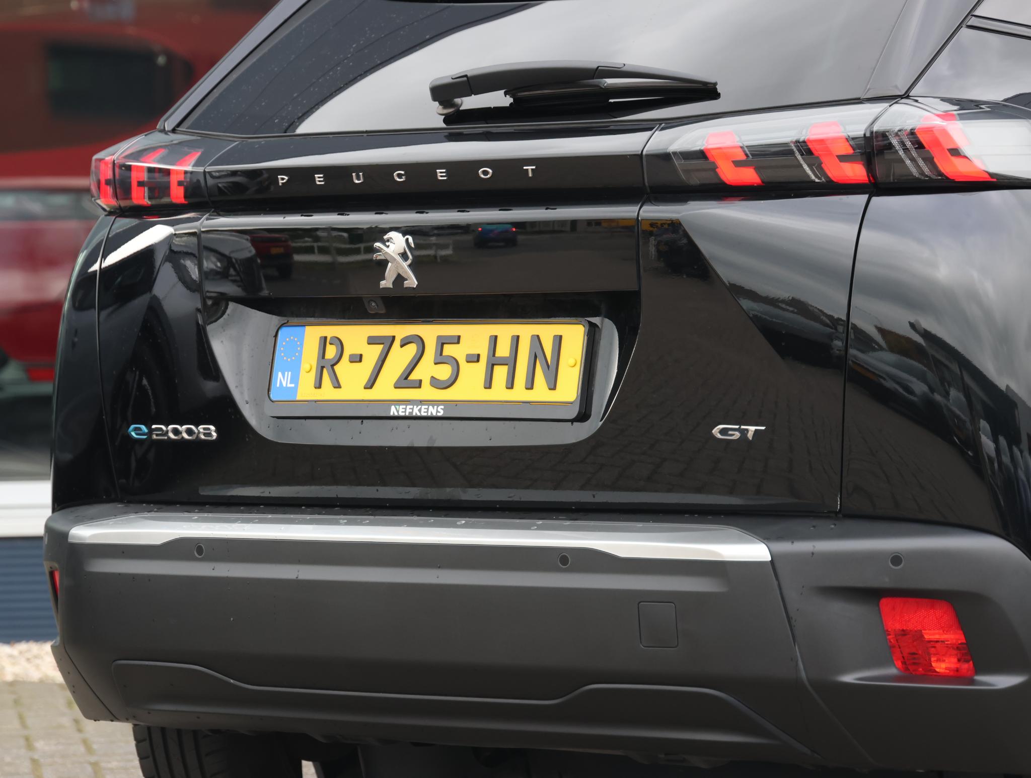 Peugeot e-2008