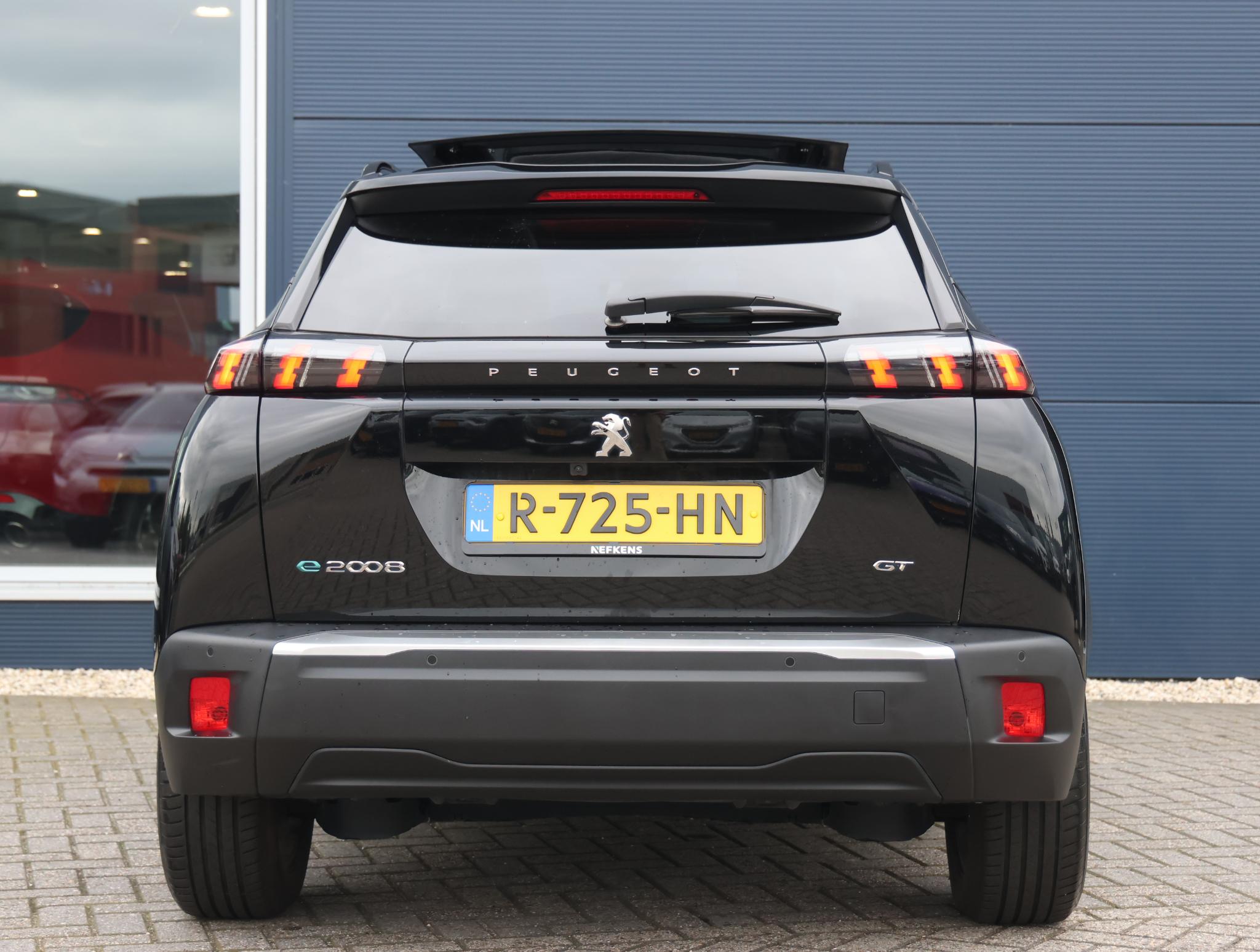 Peugeot e-2008