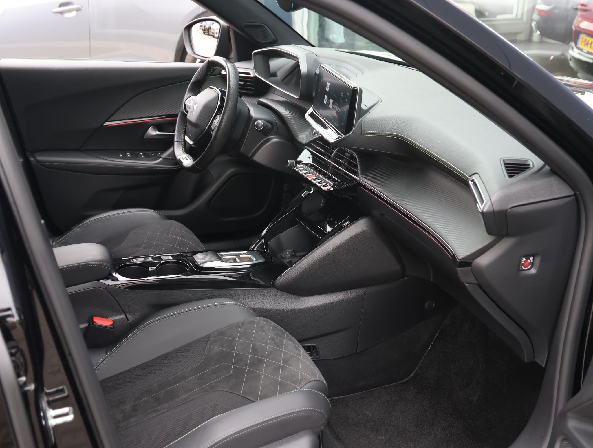 Peugeot e-2008