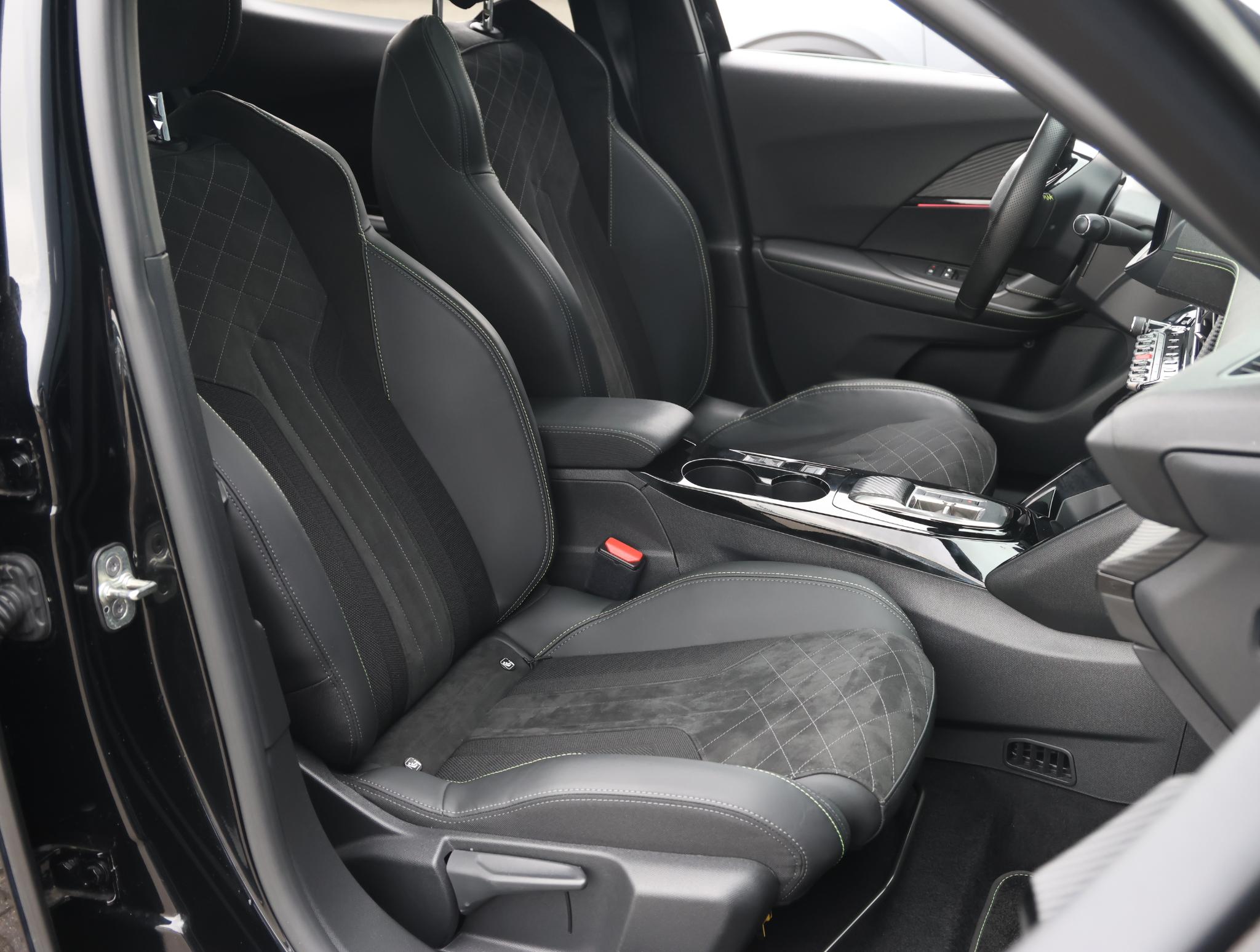 Peugeot e-2008