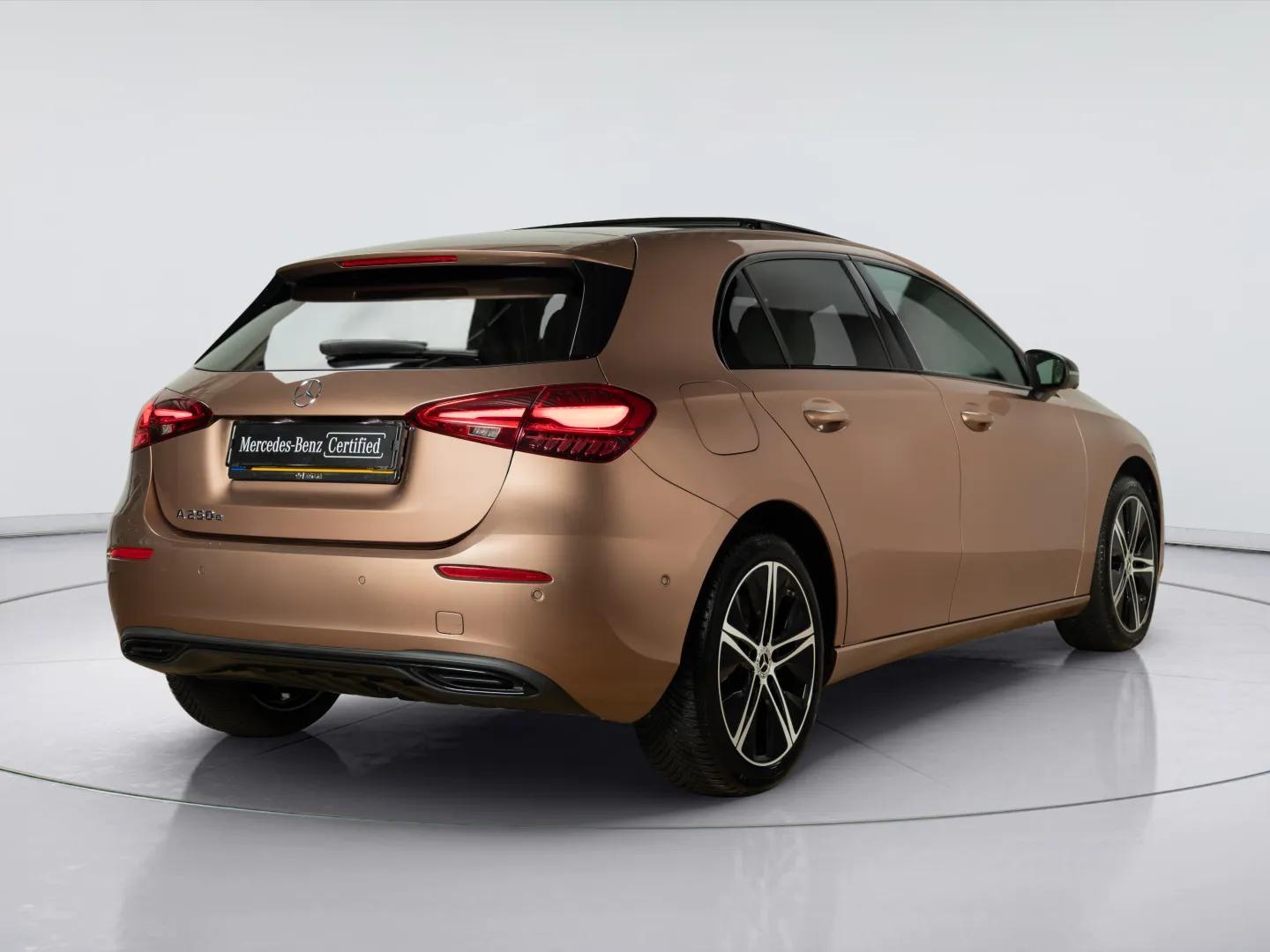 Mercedes-Benz A-Klasse Hatchback 250 e Luxury Line - Afbeelding 2