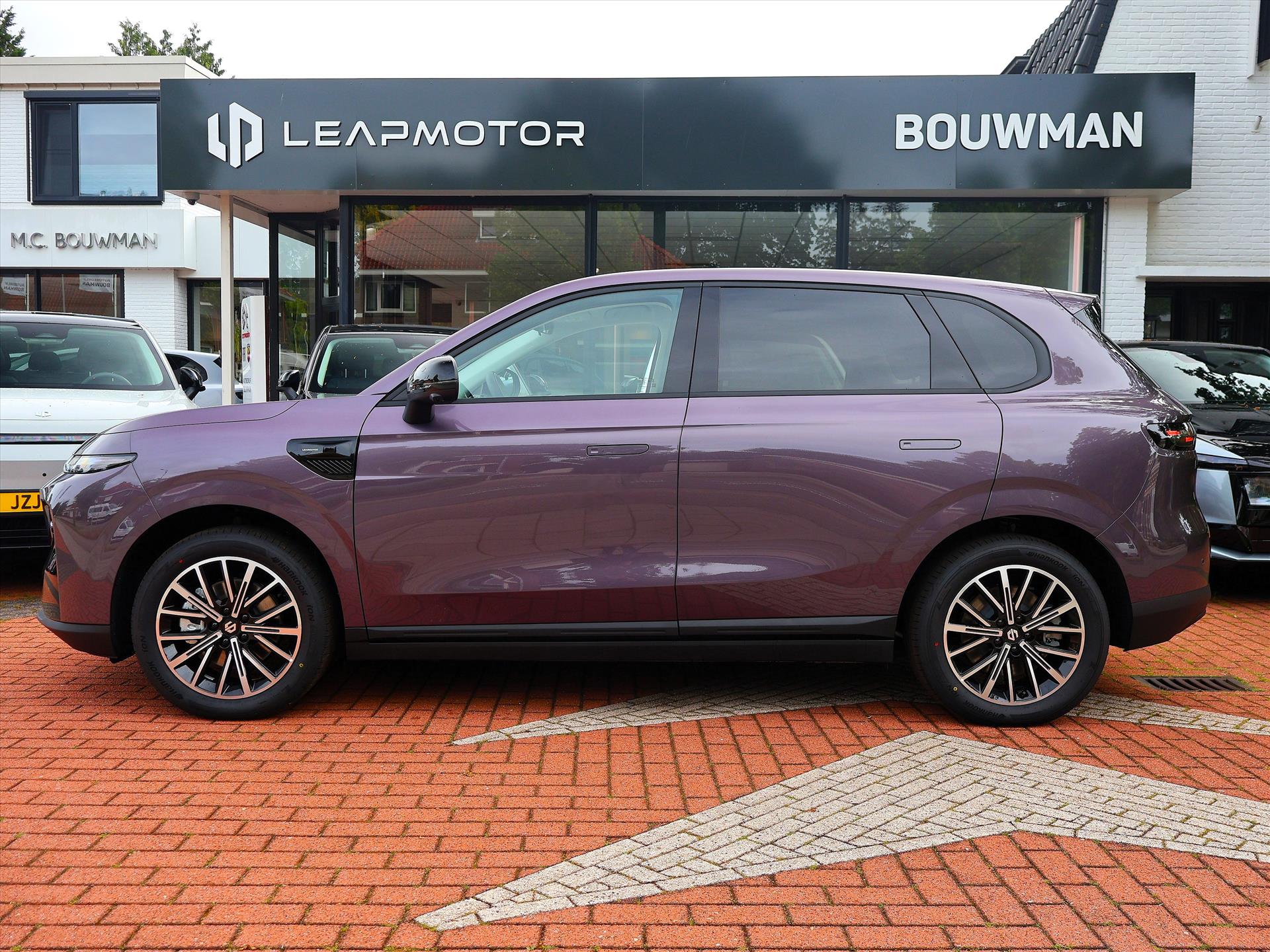 Leapmotor B10 EV 67,1 kWh 218PK Design ProMax, Rijklaarprijs | NIEUW | Panoramadak | Navigatie | Camera | Adaptieve Cruise Control - Afbeelding 4