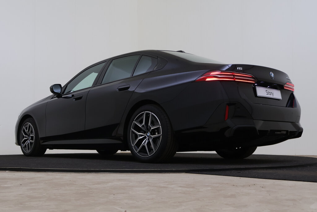BMW i5 11