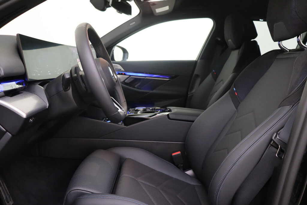 BMW i5 12