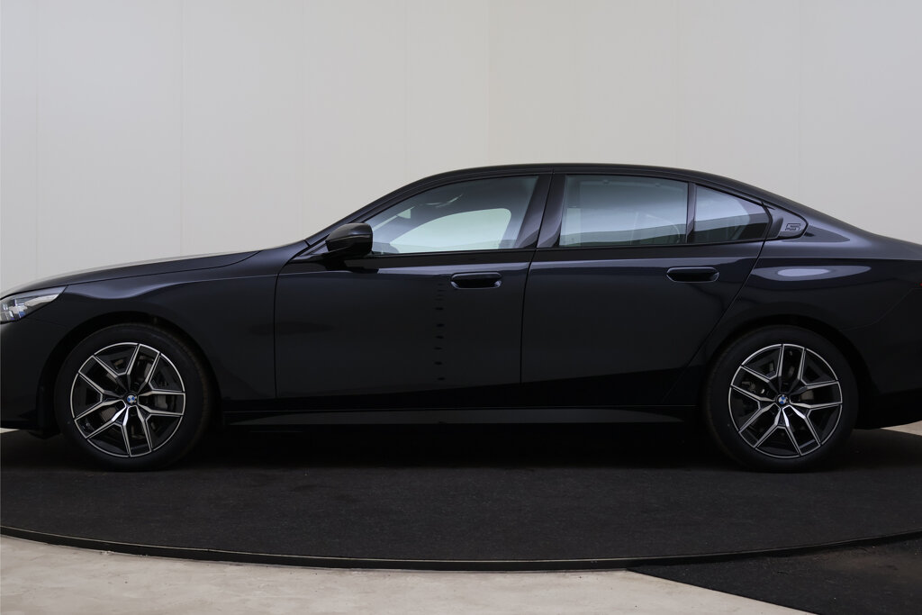 BMW i5 14